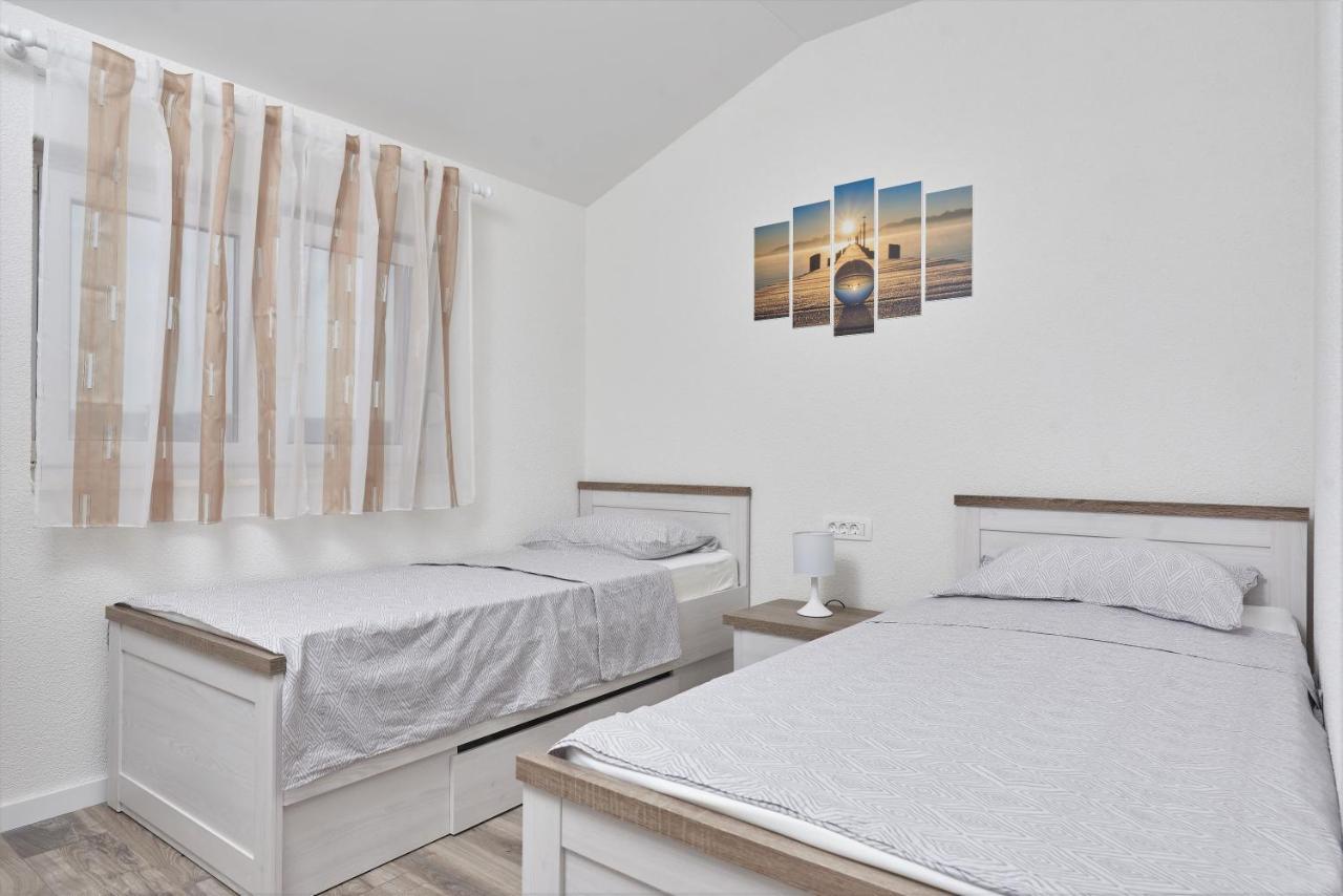 Apartments & Rooms Seaside Kaštela Buitenkant foto